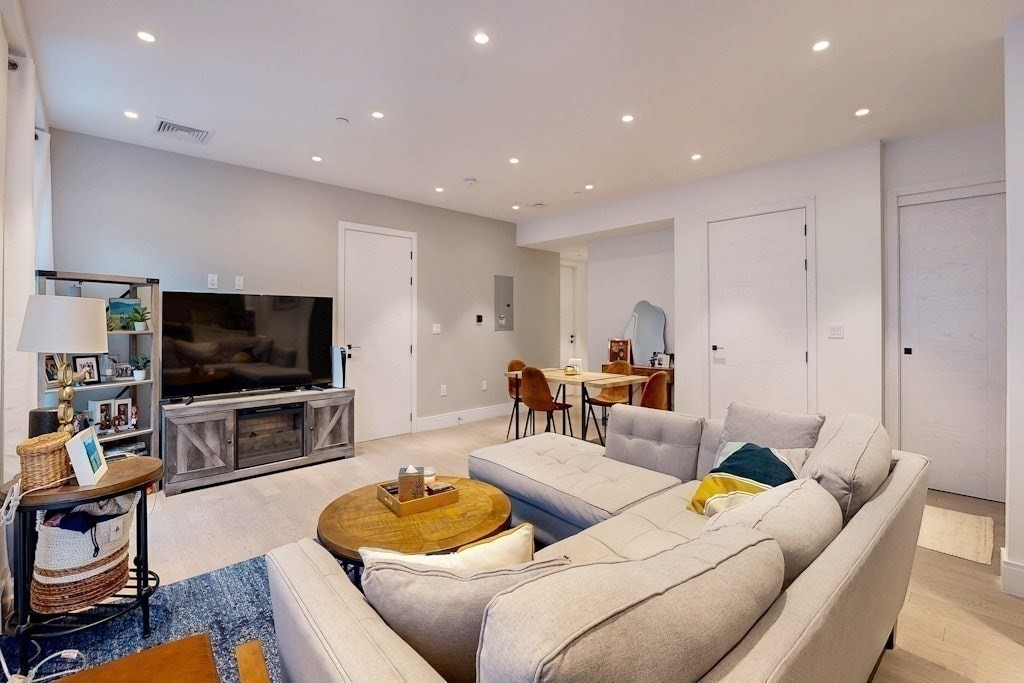 69 Walnut St # 6