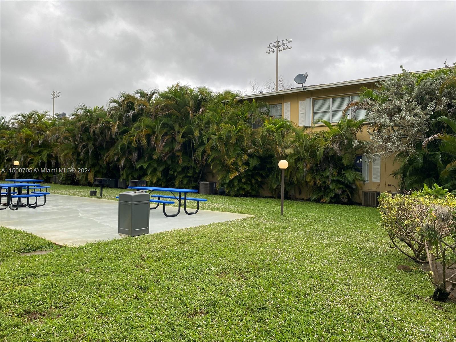 560 SE 2nd Ave # H24