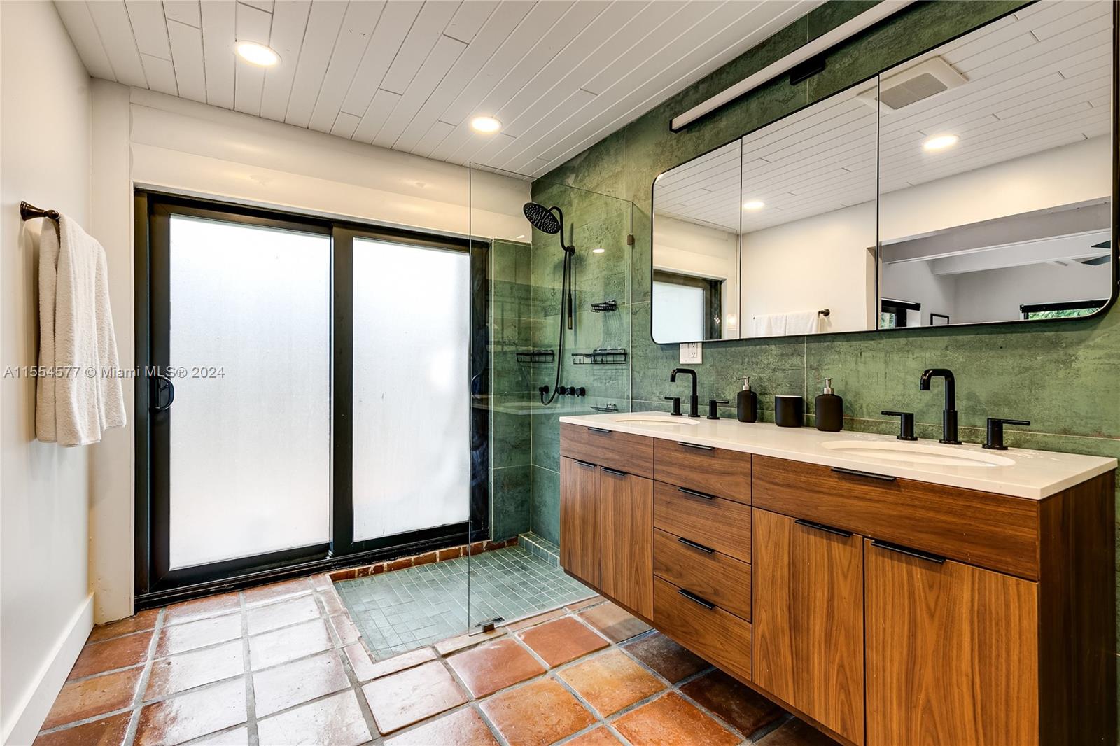 2200 SW 28th Ave
