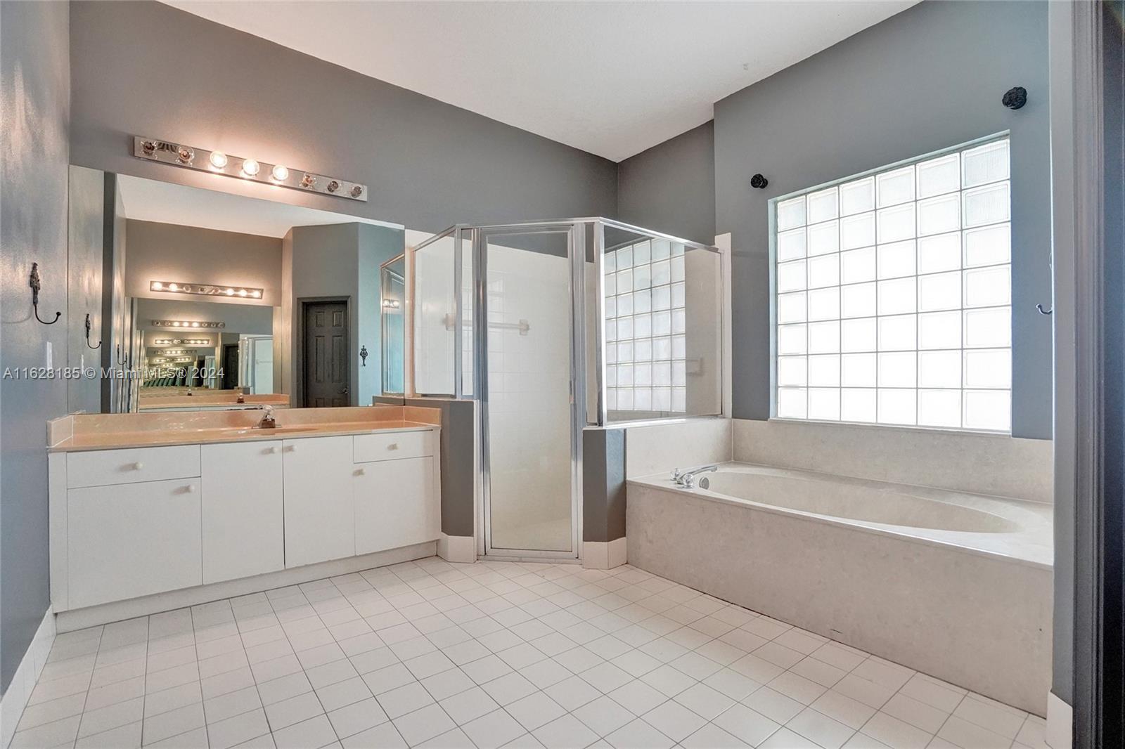 7010 Oakshire Ct