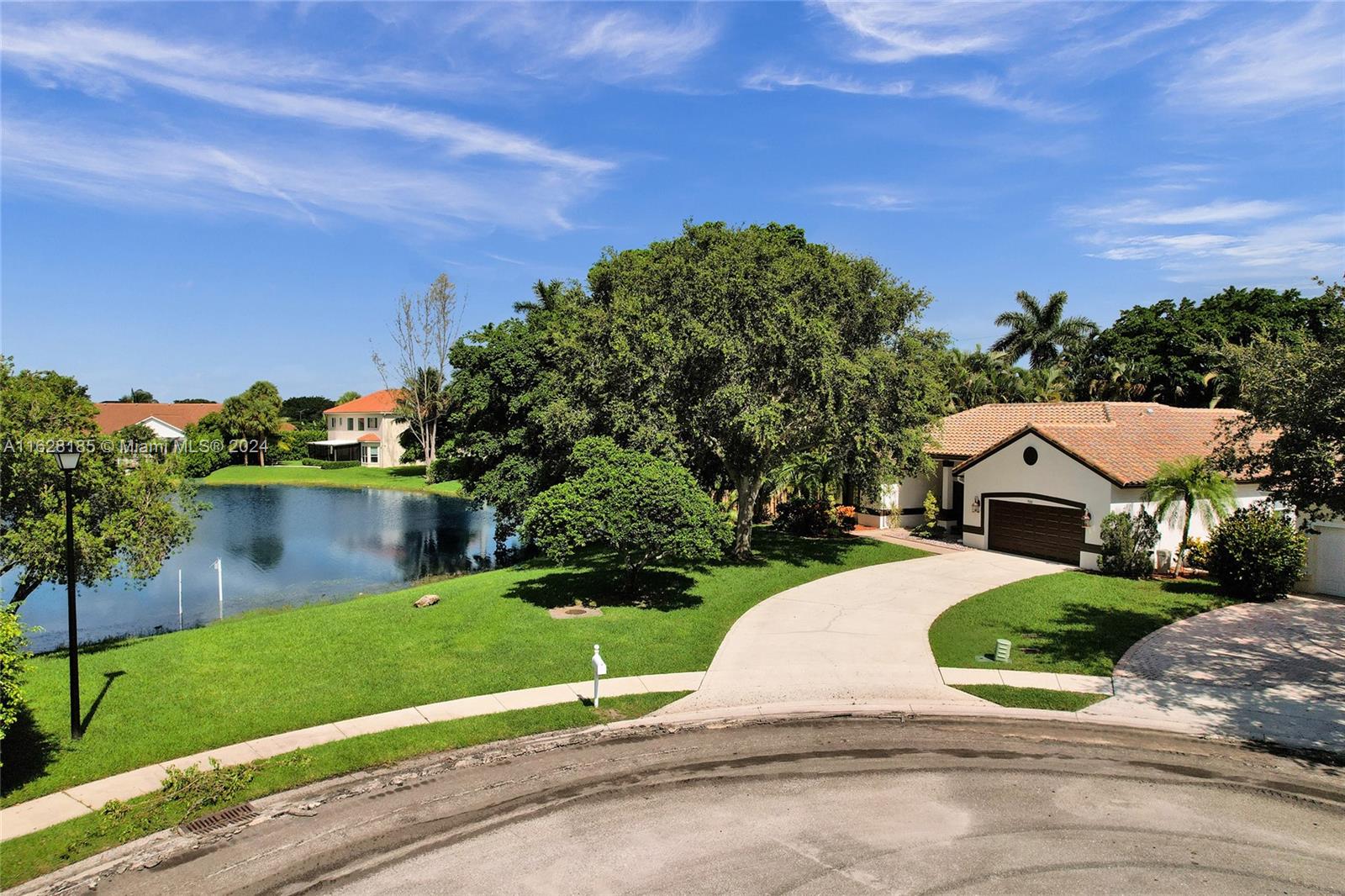 7010 Oakshire Ct