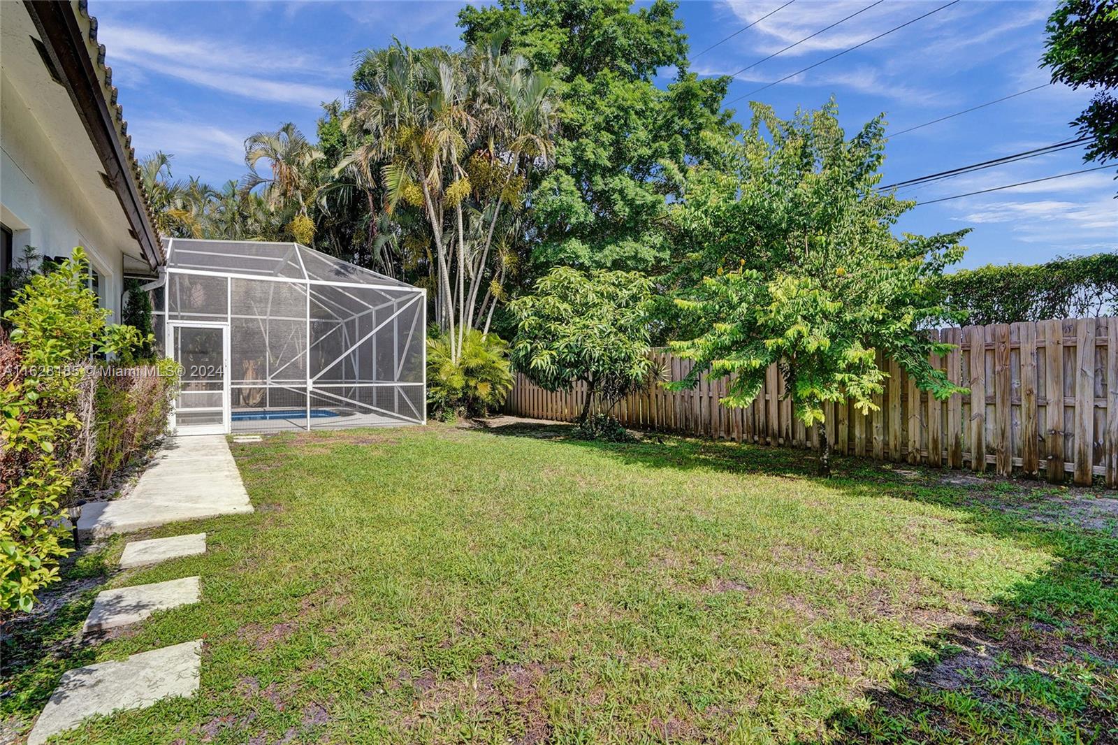 7010 Oakshire Ct