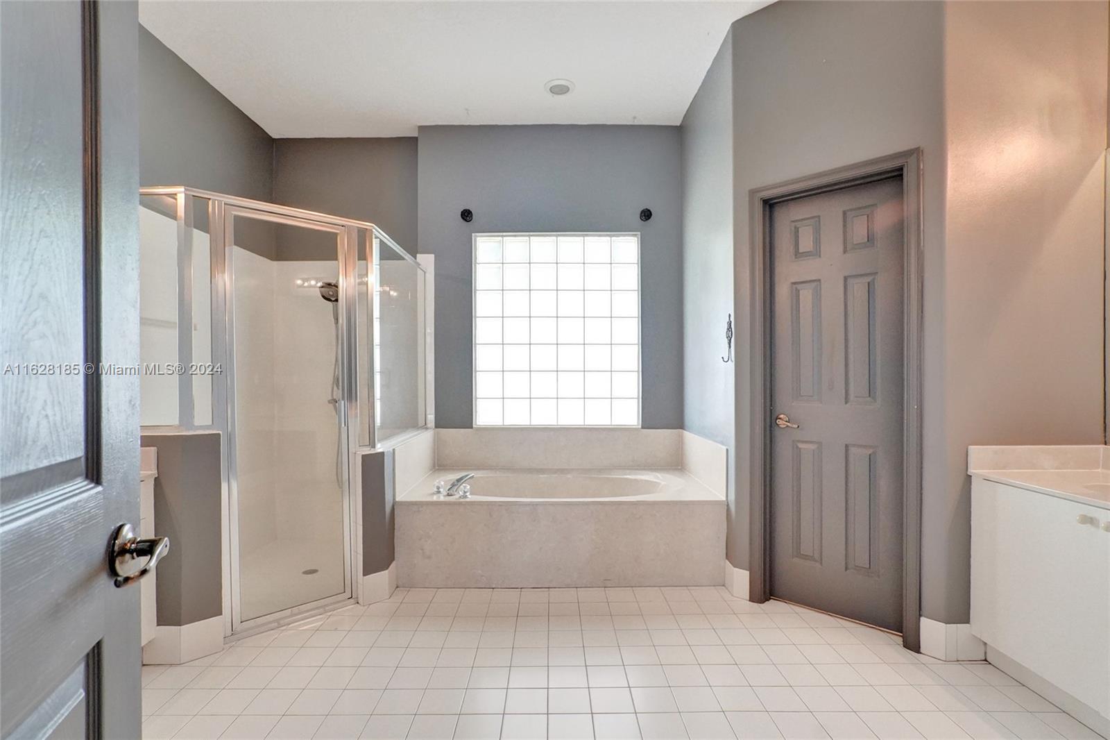 7010 Oakshire Ct
