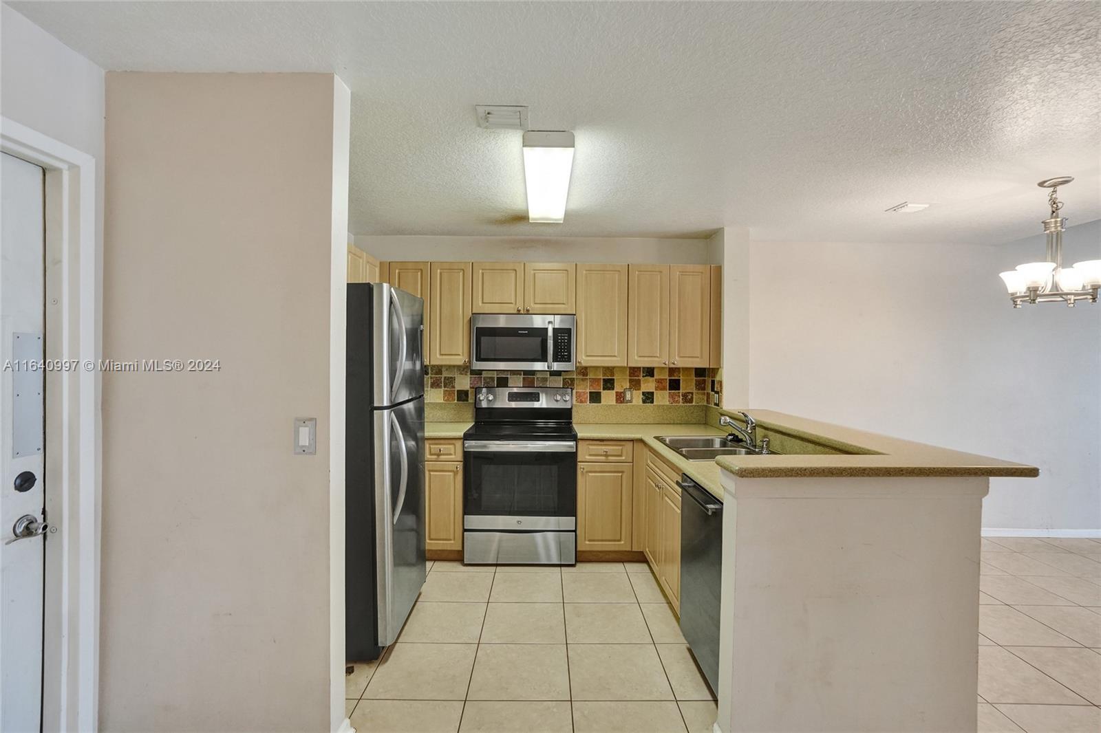 4123 Crystal Lake Dr # 4123