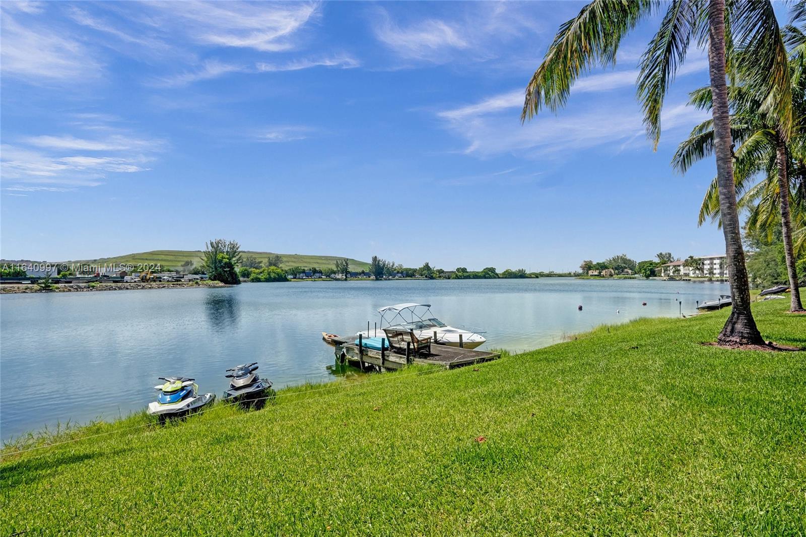 4123 Crystal Lake Dr # 4123