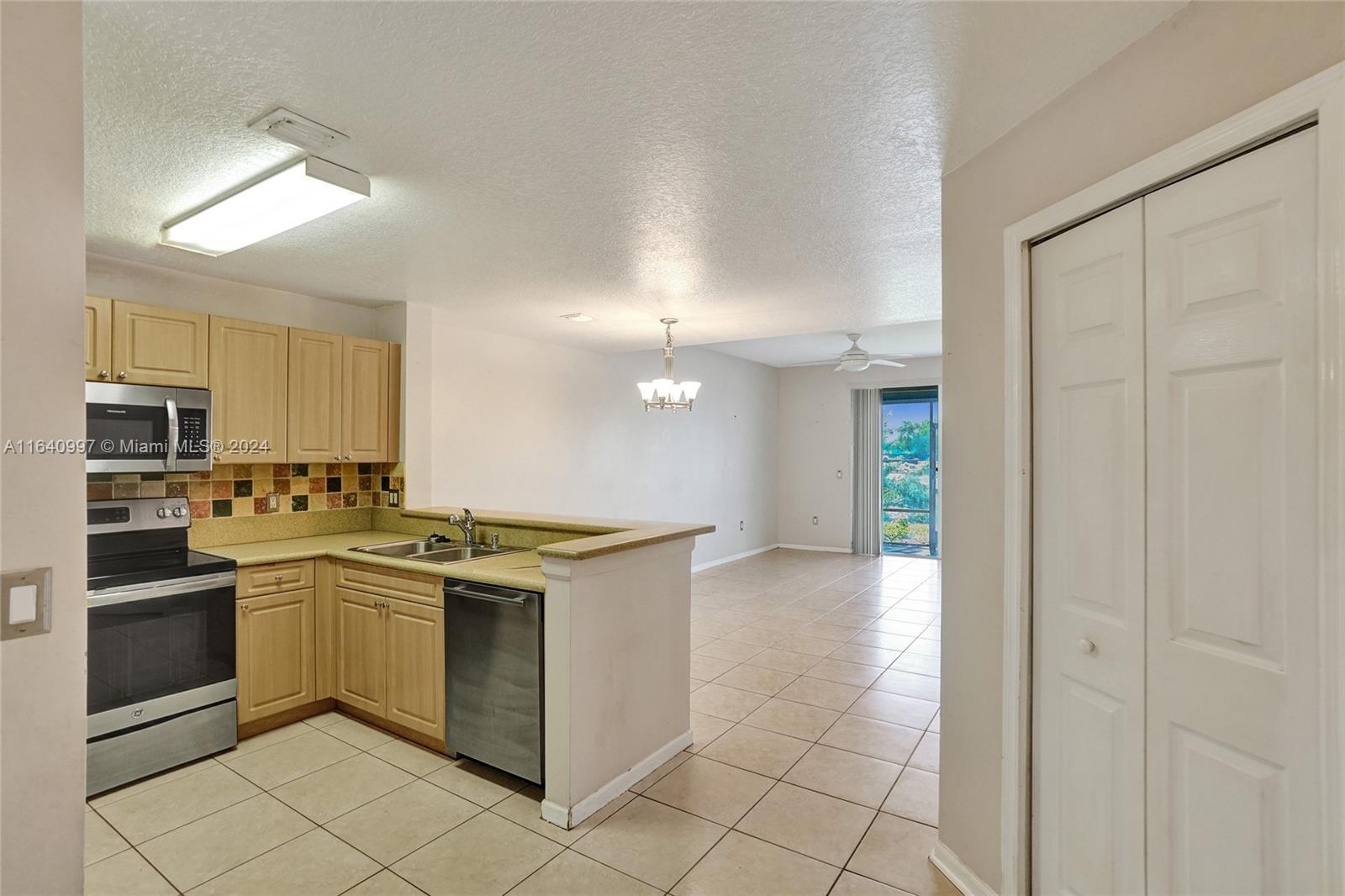 4123 Crystal Lake Dr # 4123