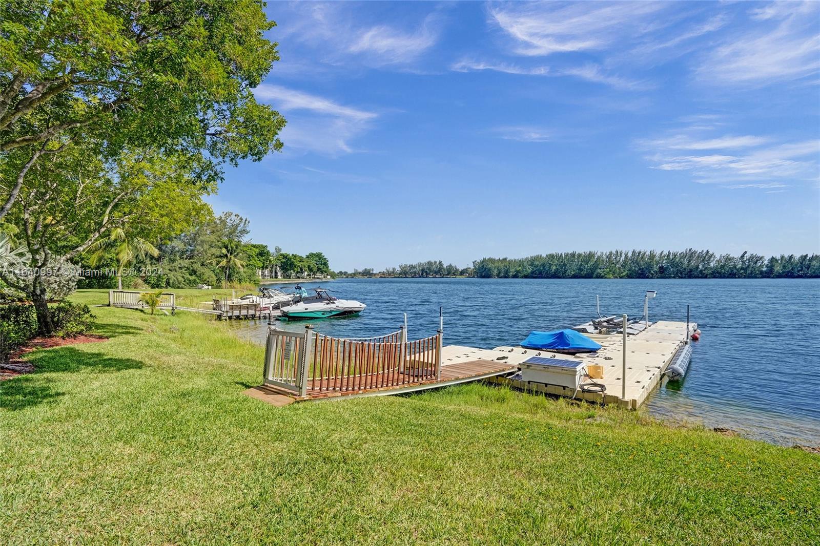 4123 Crystal Lake Dr # 4123