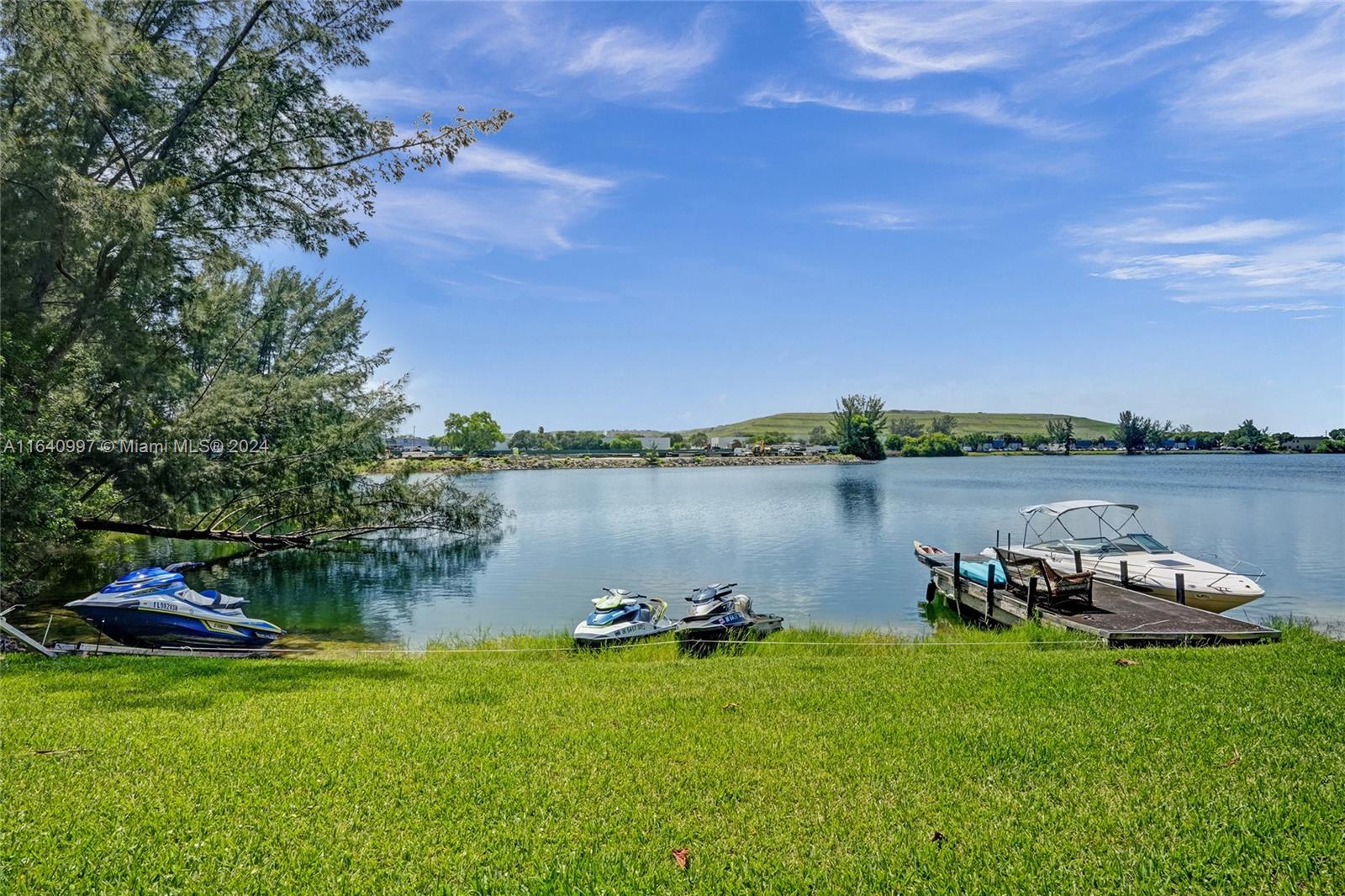 4123 Crystal Lake Dr # 4123