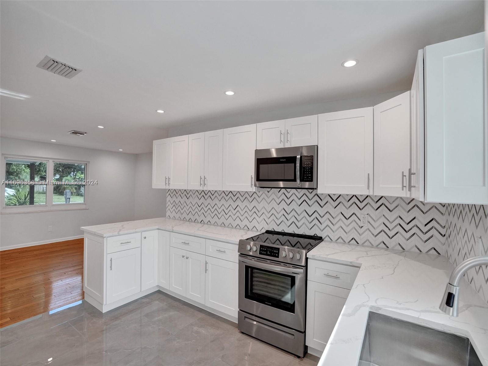 4737 SW 24th Ave
