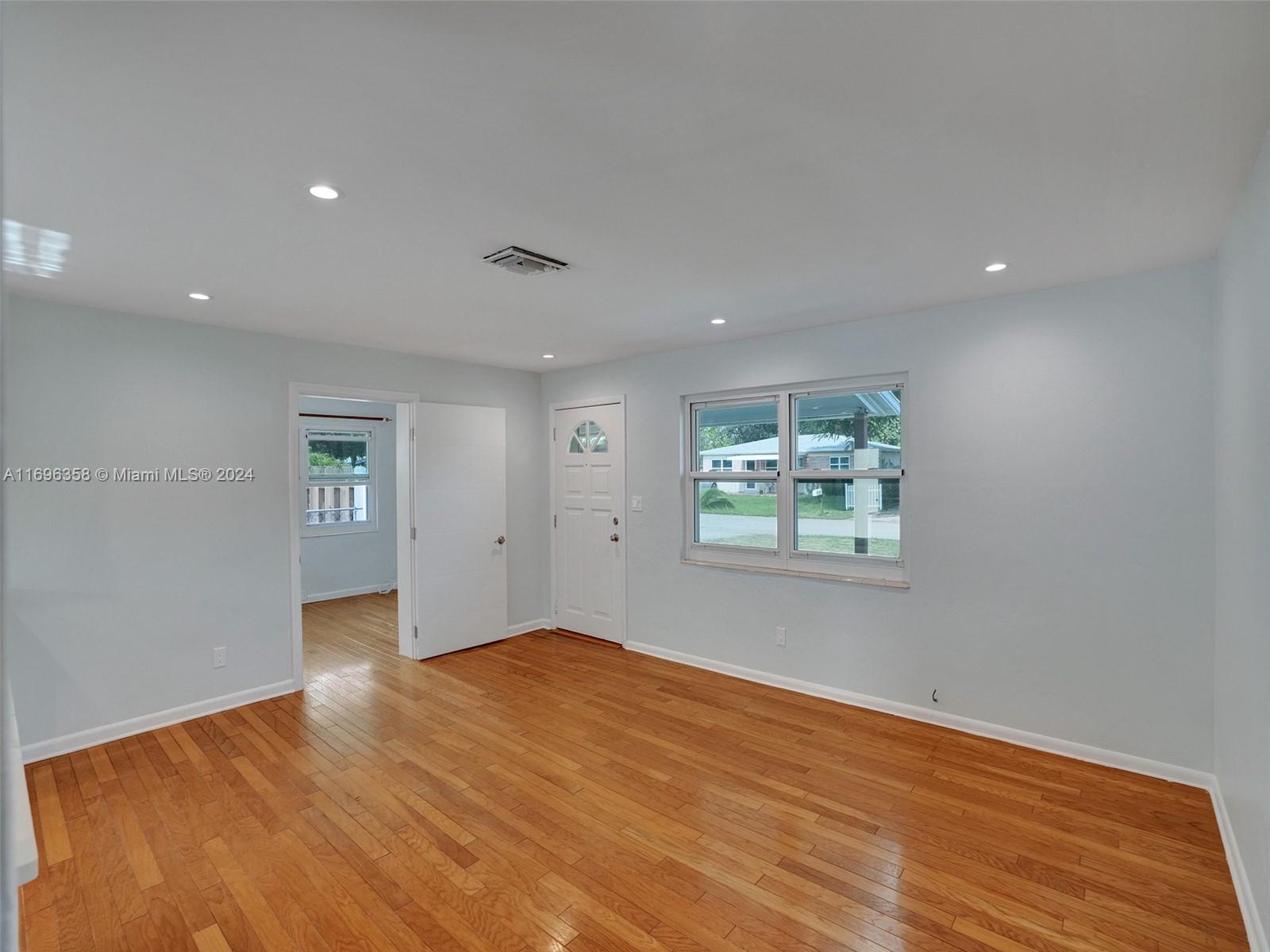4737 SW 24th Ave