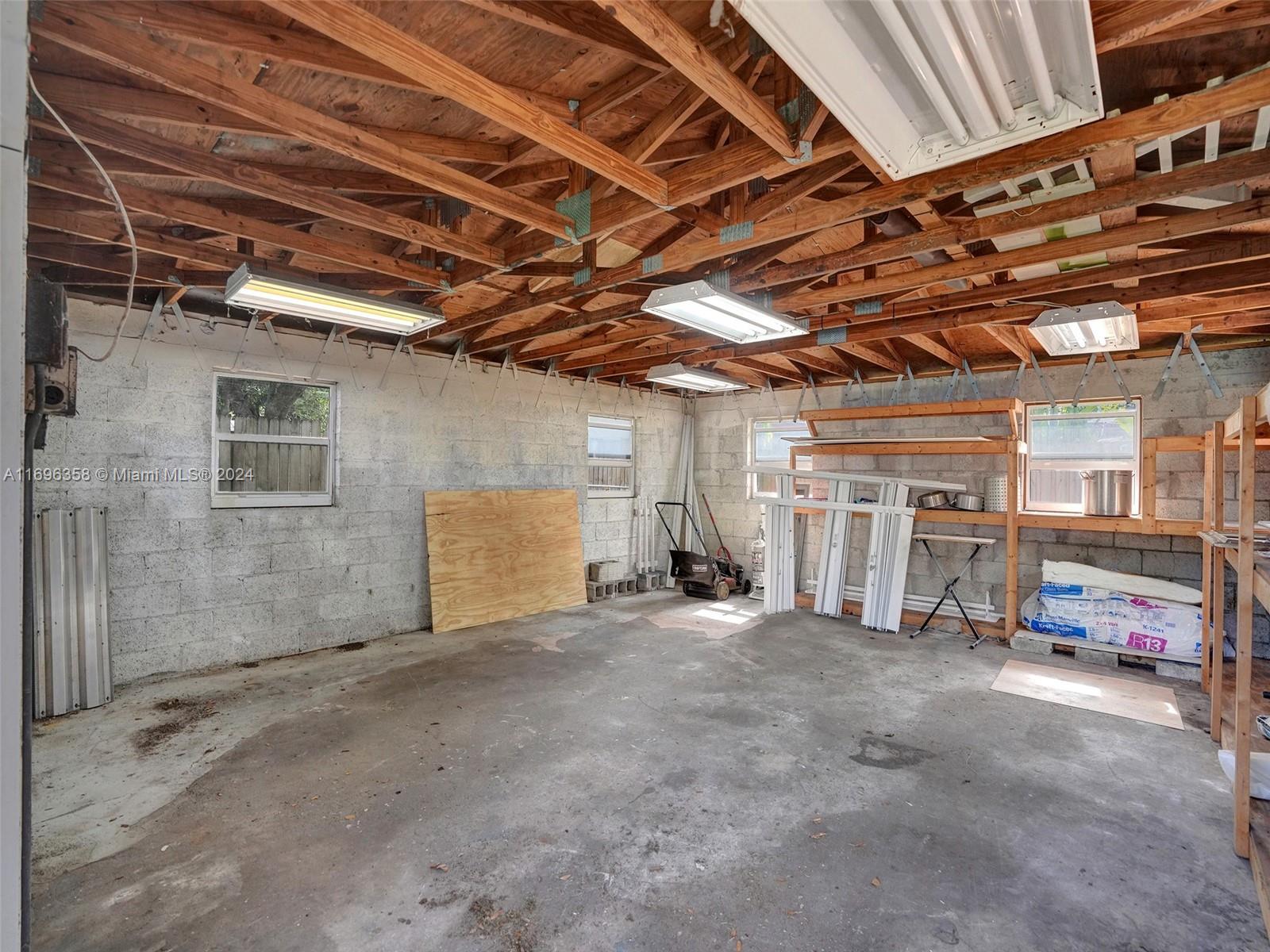 4737 SW 24th Ave