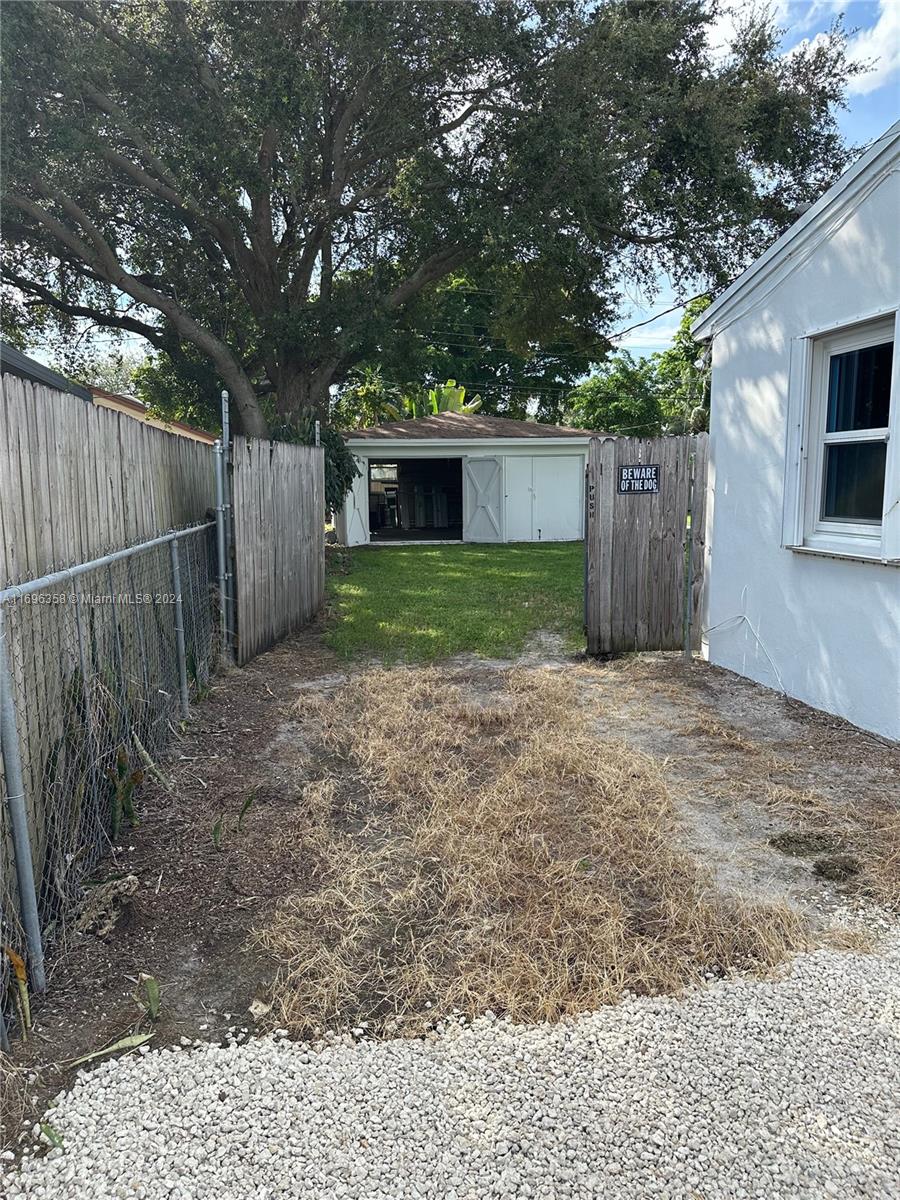 4737 SW 24th Ave