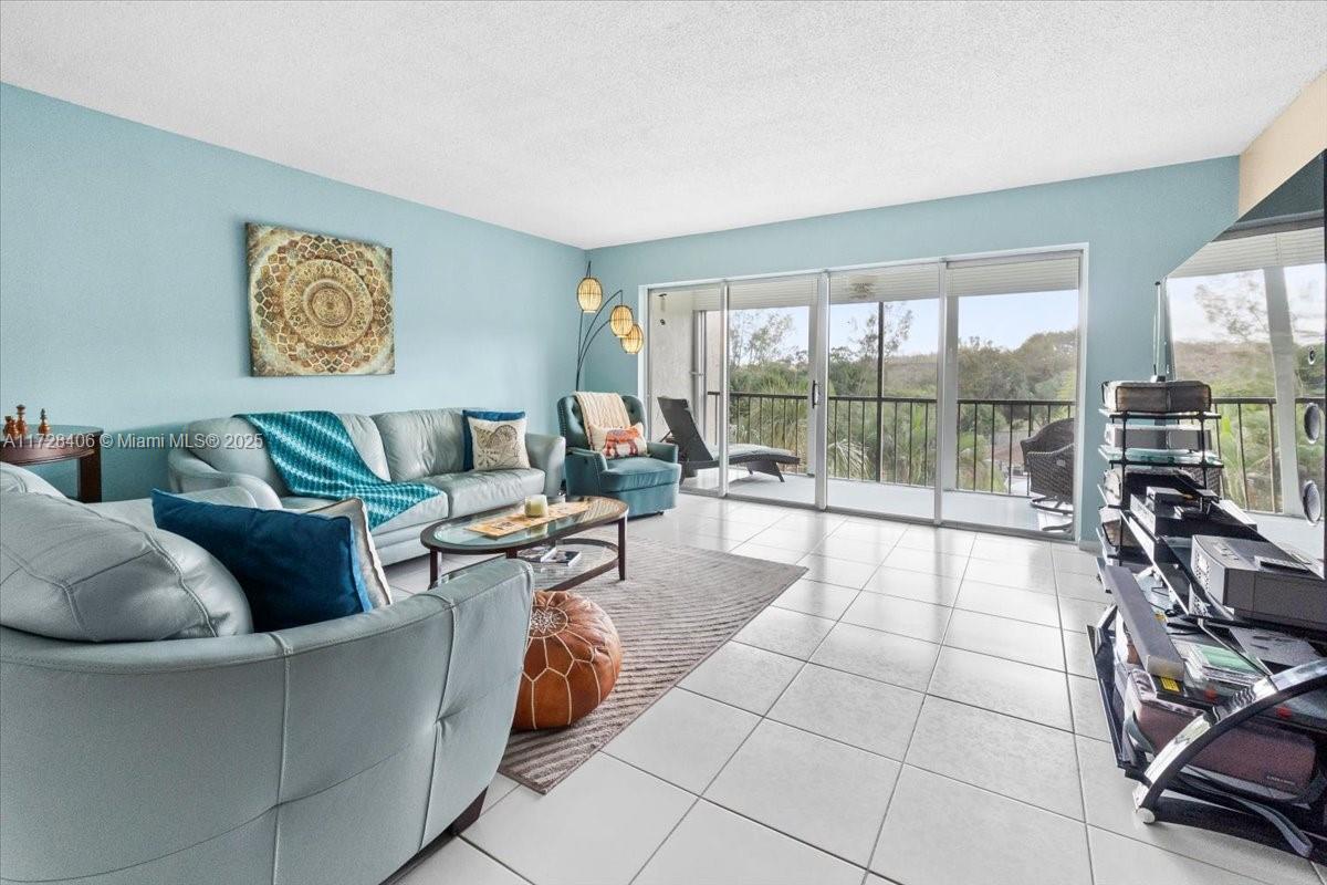 3930 Inverrary Blvd # D Unit: 401-D