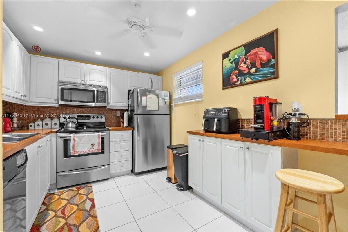 3930 Inverrary Blvd # D Unit: 401-D