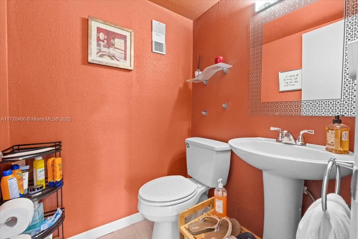 3930 Inverrary Blvd # D Unit: 401-D