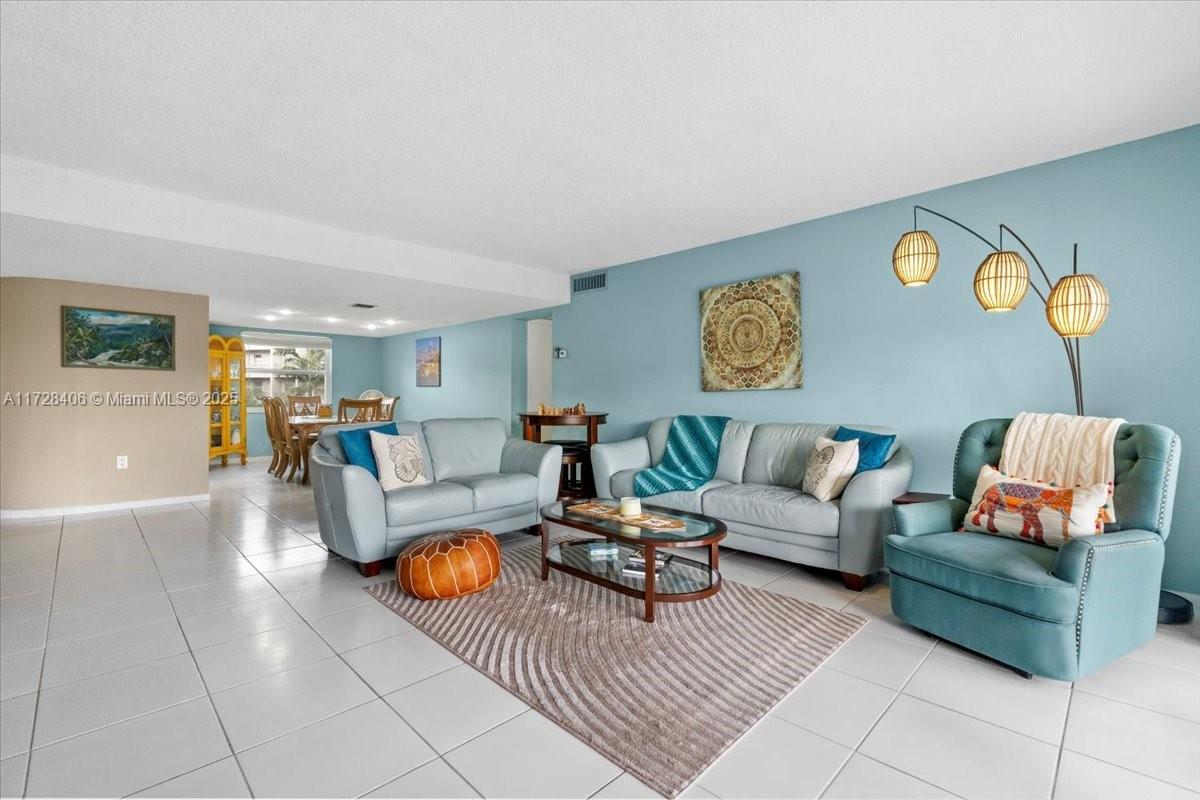 3930 Inverrary Blvd # D Unit: 401-D