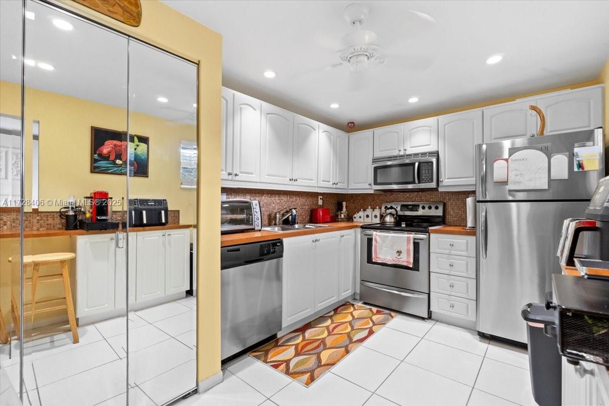3930 Inverrary Blvd # D Unit: 401-D