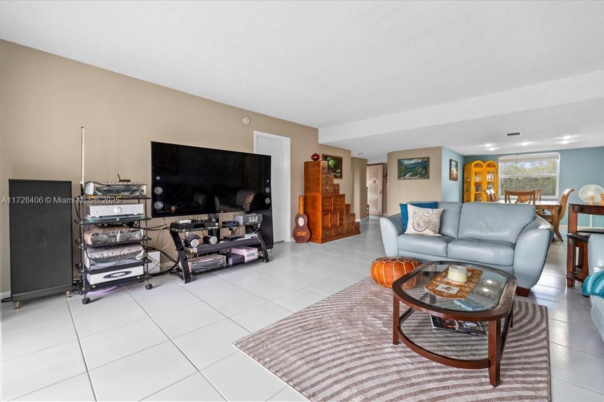 3930 Inverrary Blvd # D Unit: 401-D