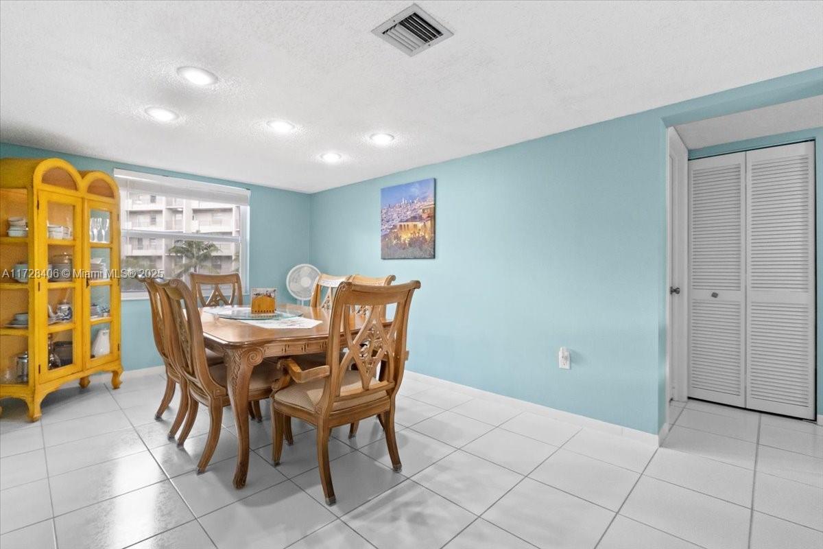 3930 Inverrary Blvd # D Unit: 401-D