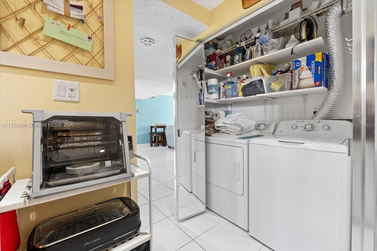 3930 Inverrary Blvd # D Unit: 401-D