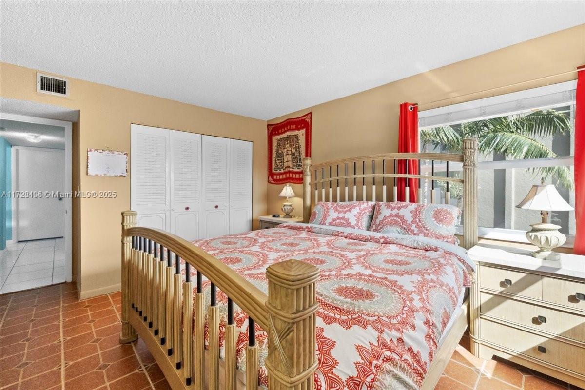 3930 Inverrary Blvd # D Unit: 401-D