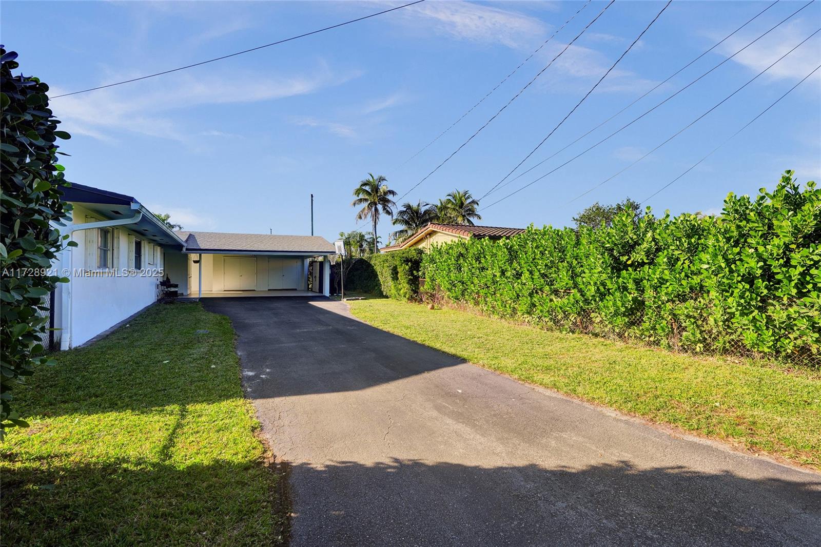 319 N Crescent Dr