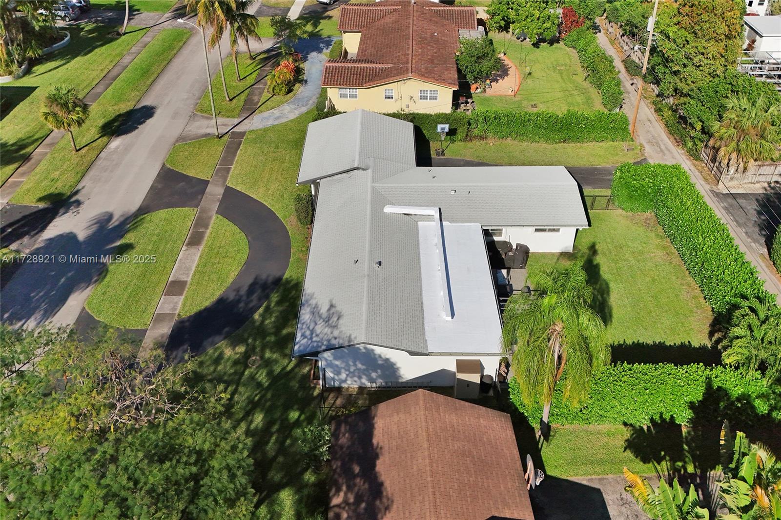 319 N Crescent Dr