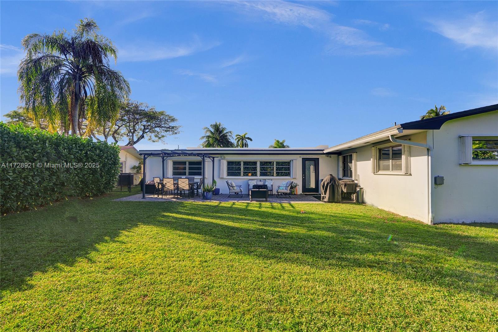 319 N Crescent Dr
