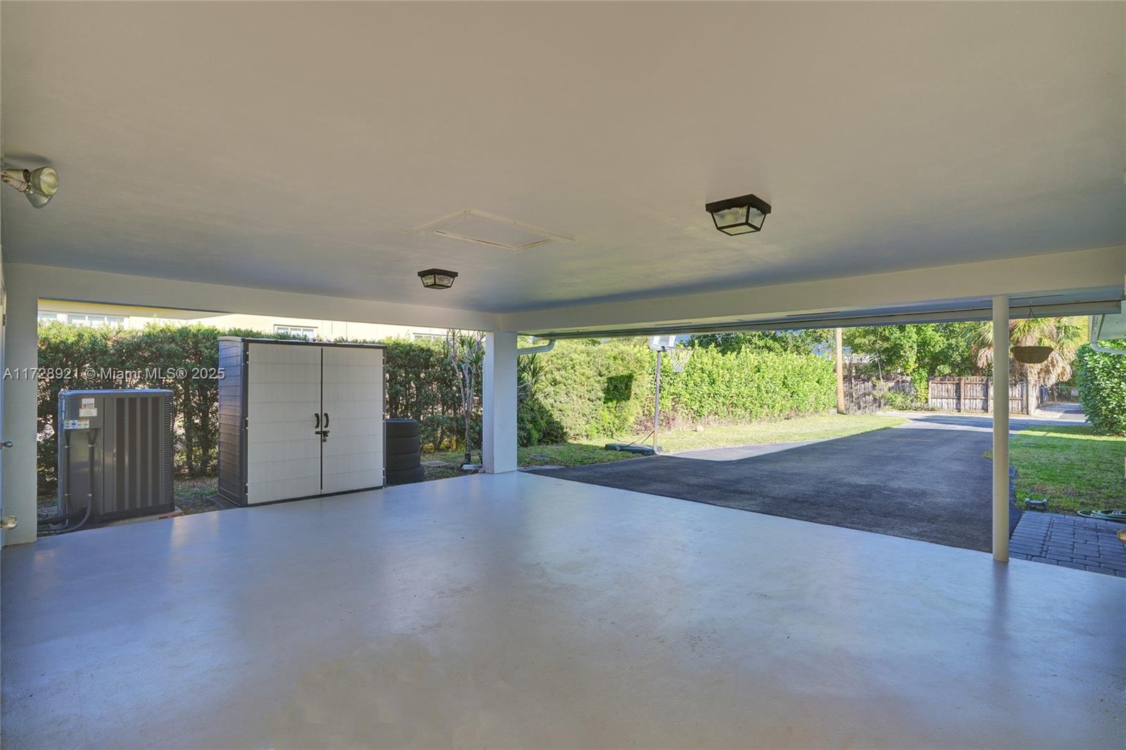 319 N Crescent Dr