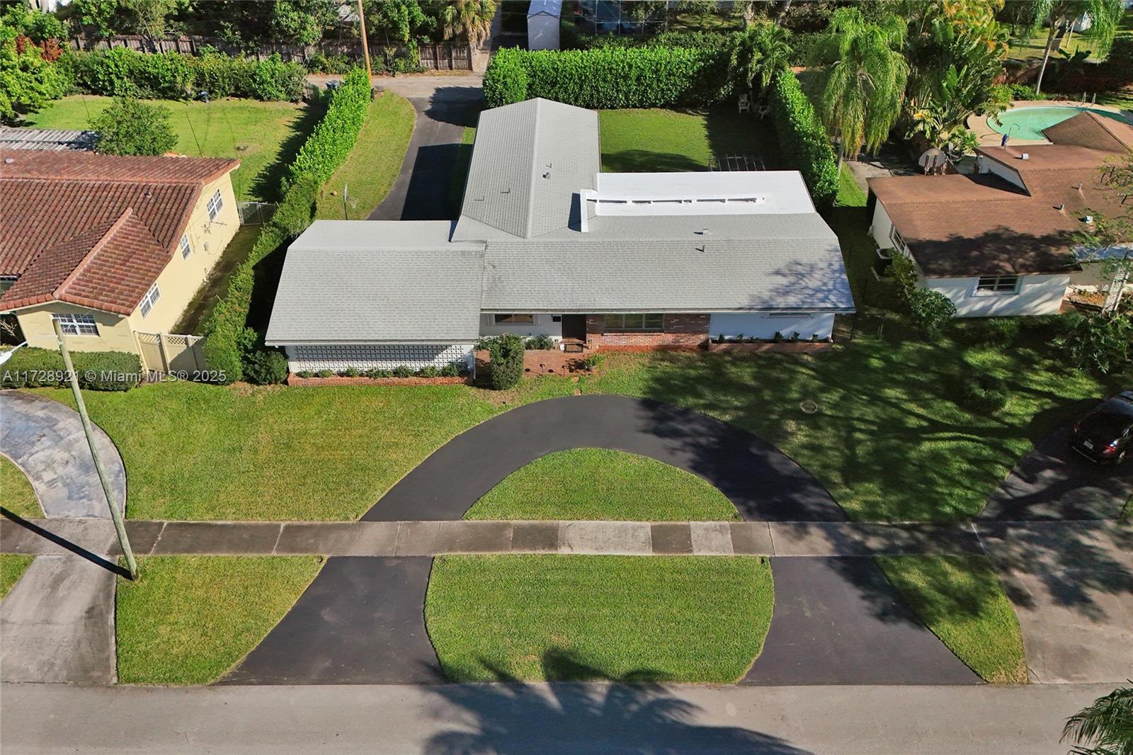 319 N Crescent Dr
