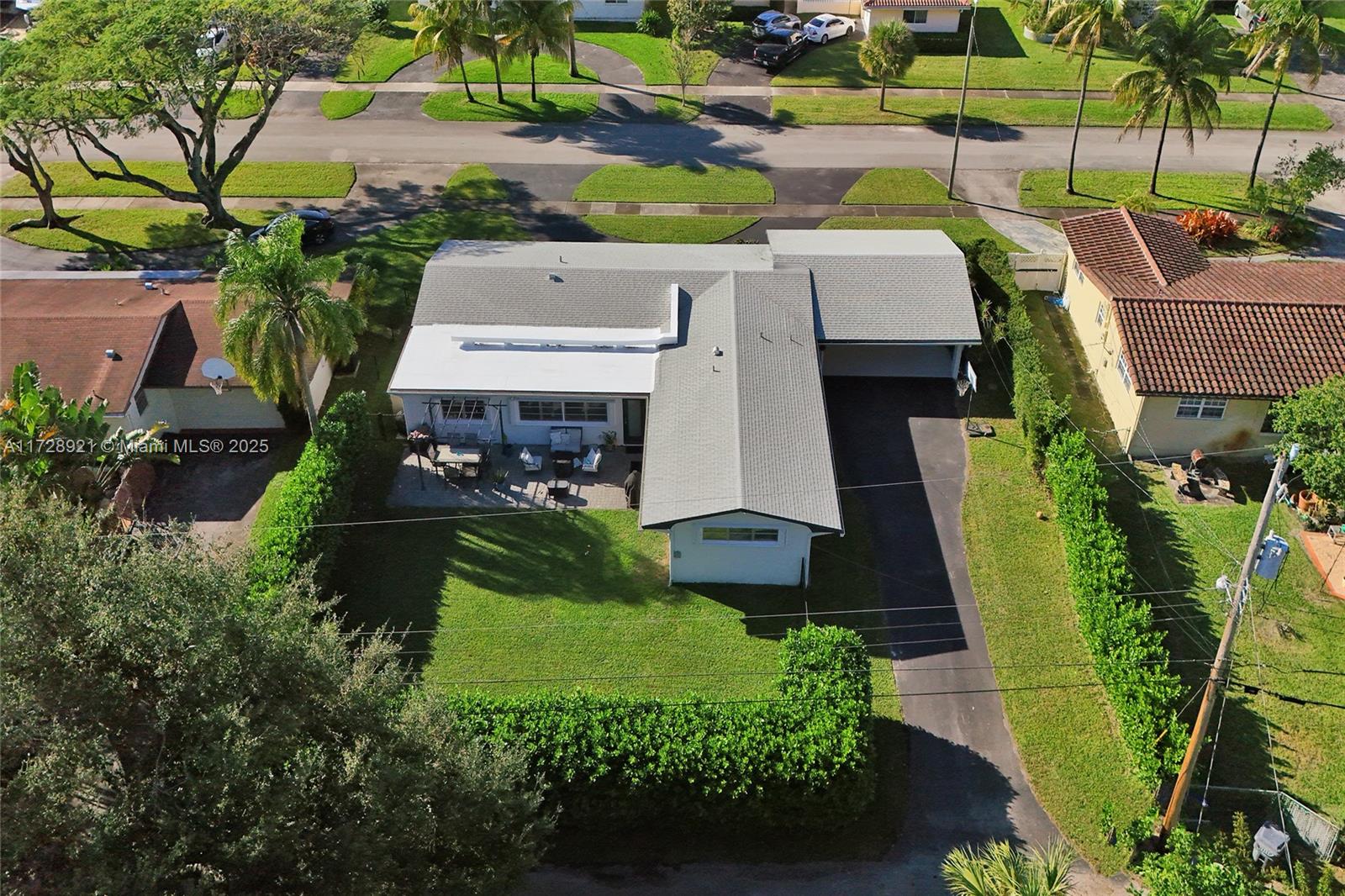 319 N Crescent Dr