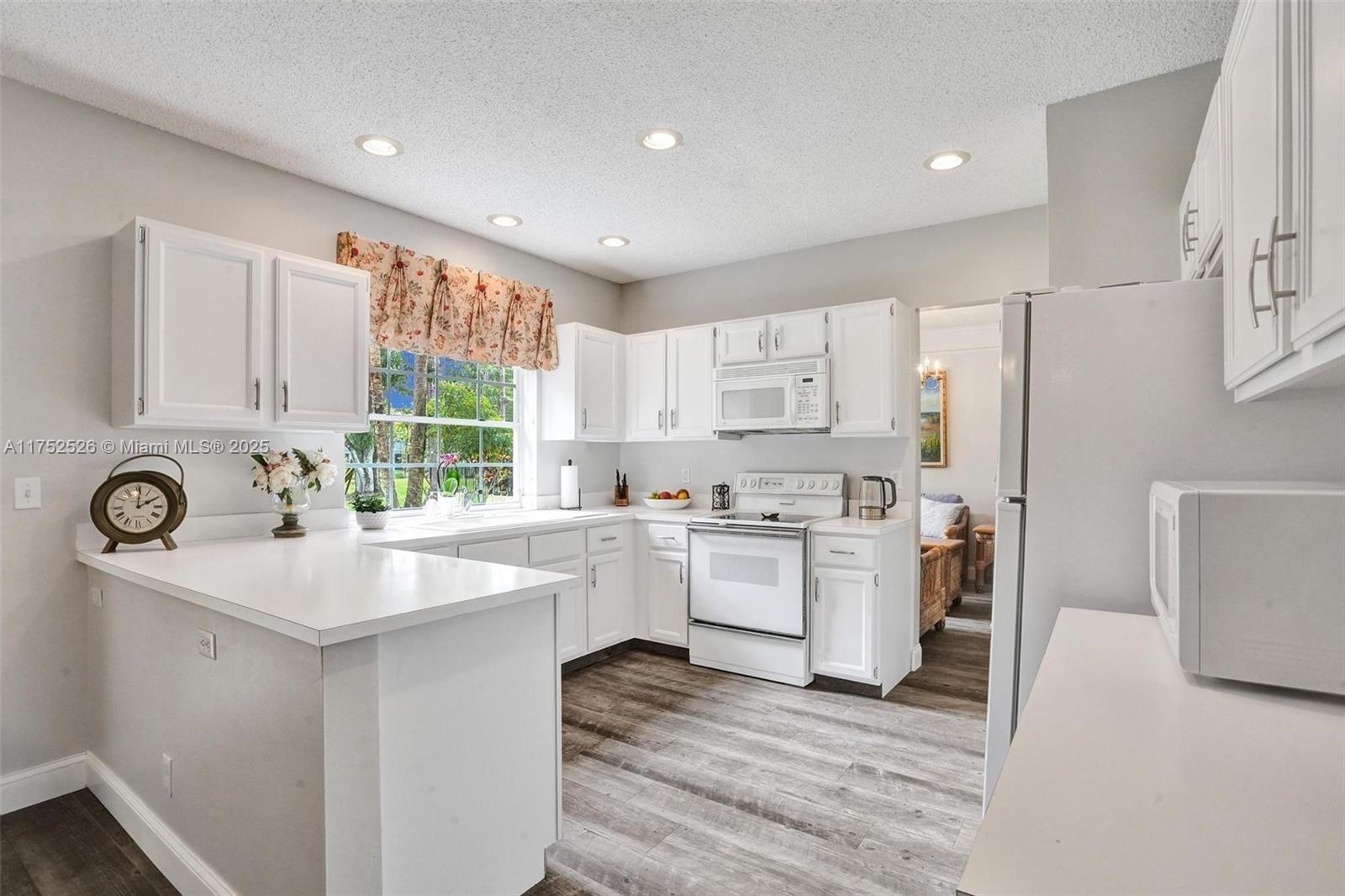 3902 Sanctuary Dr