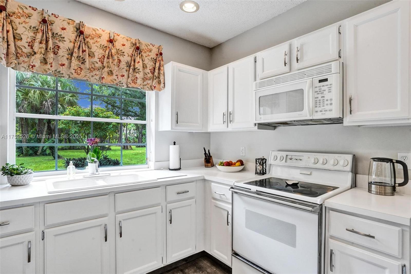 3902 Sanctuary Dr