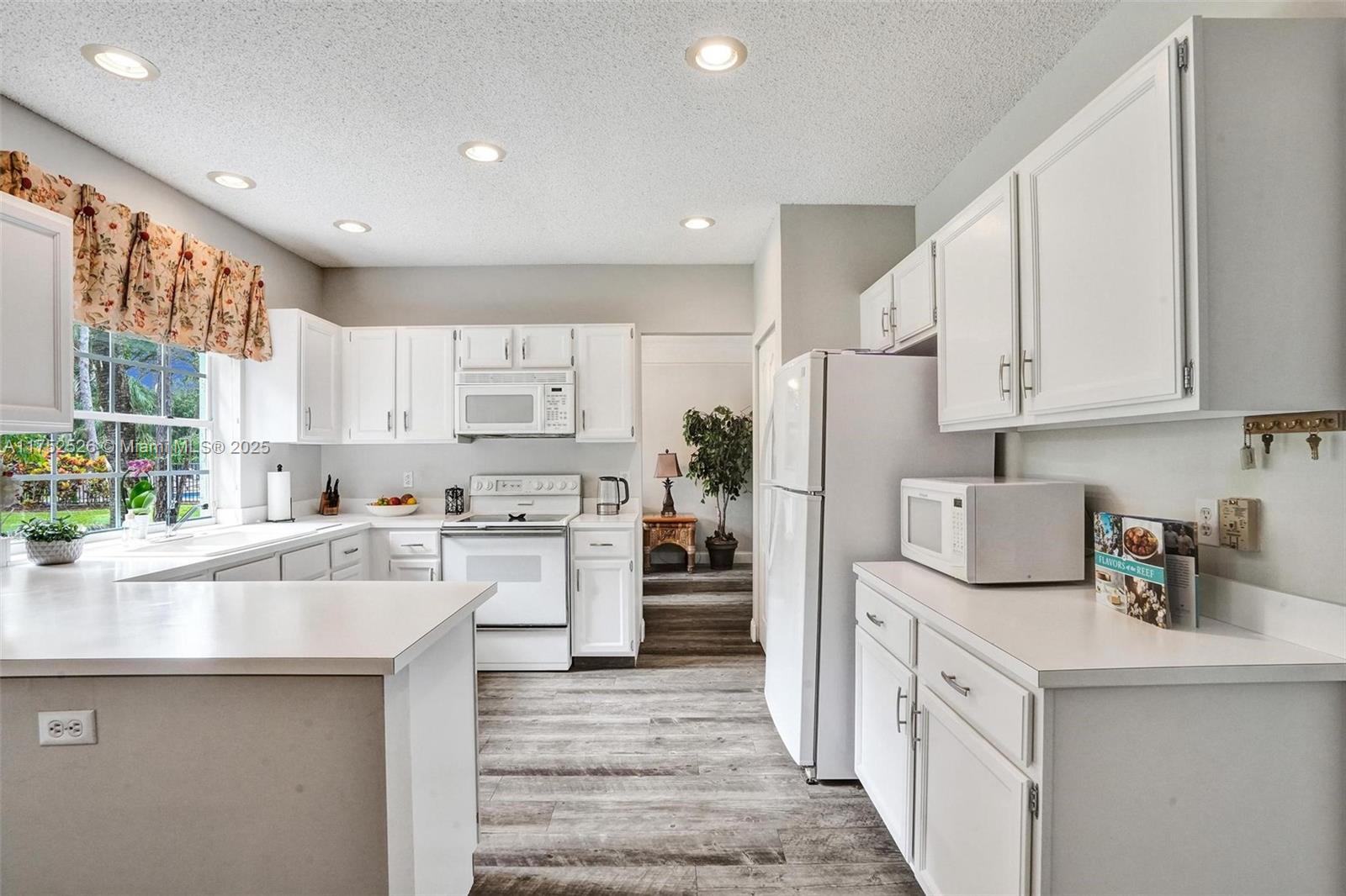 3902 Sanctuary Dr