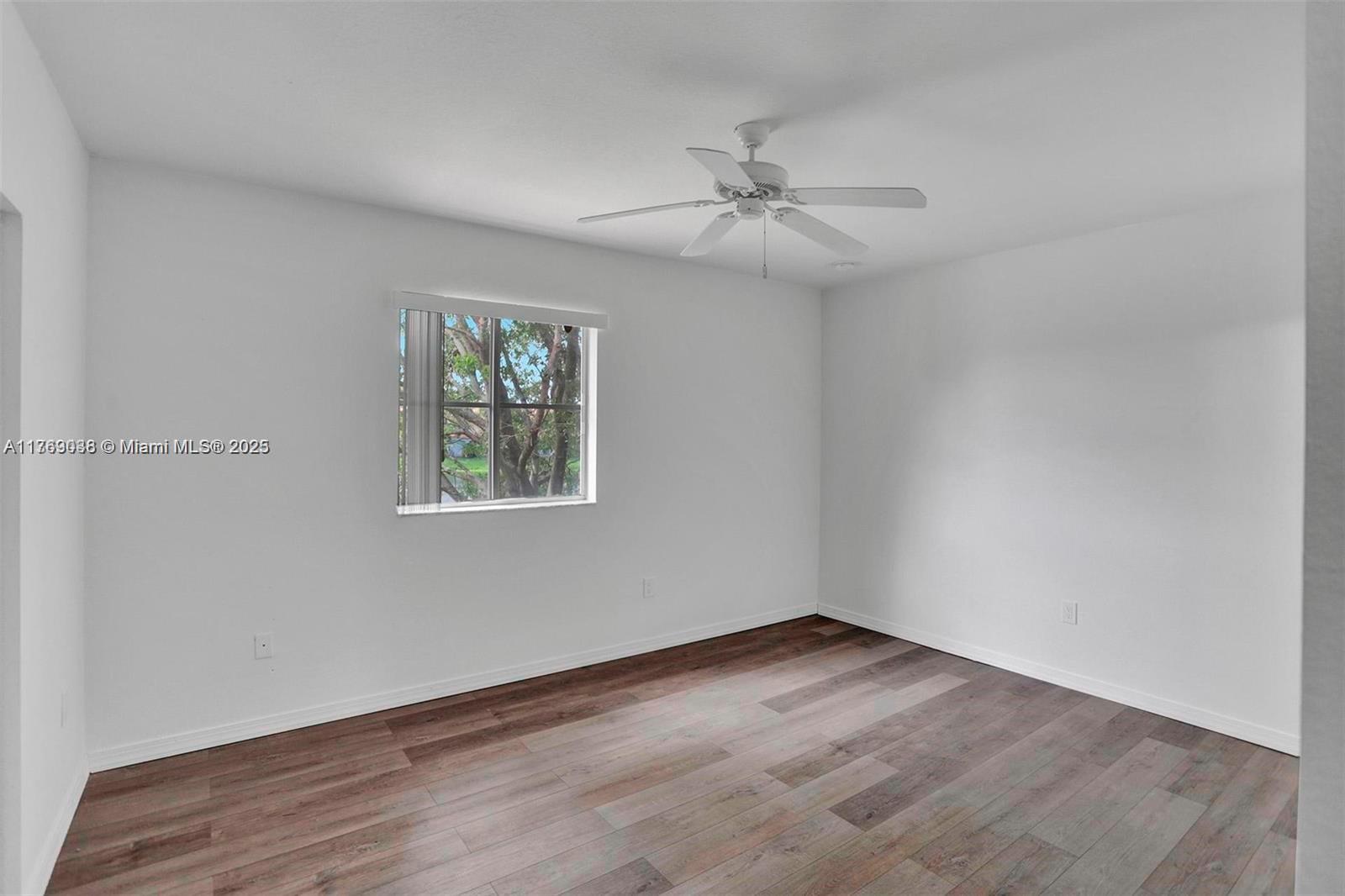 8239 SW 27th St # 102