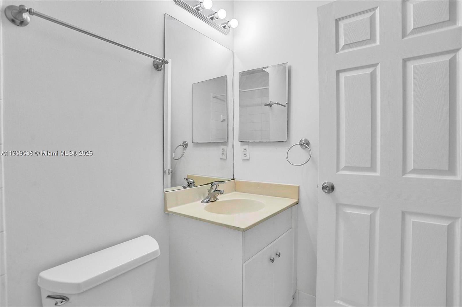 8239 SW 27th St # 102