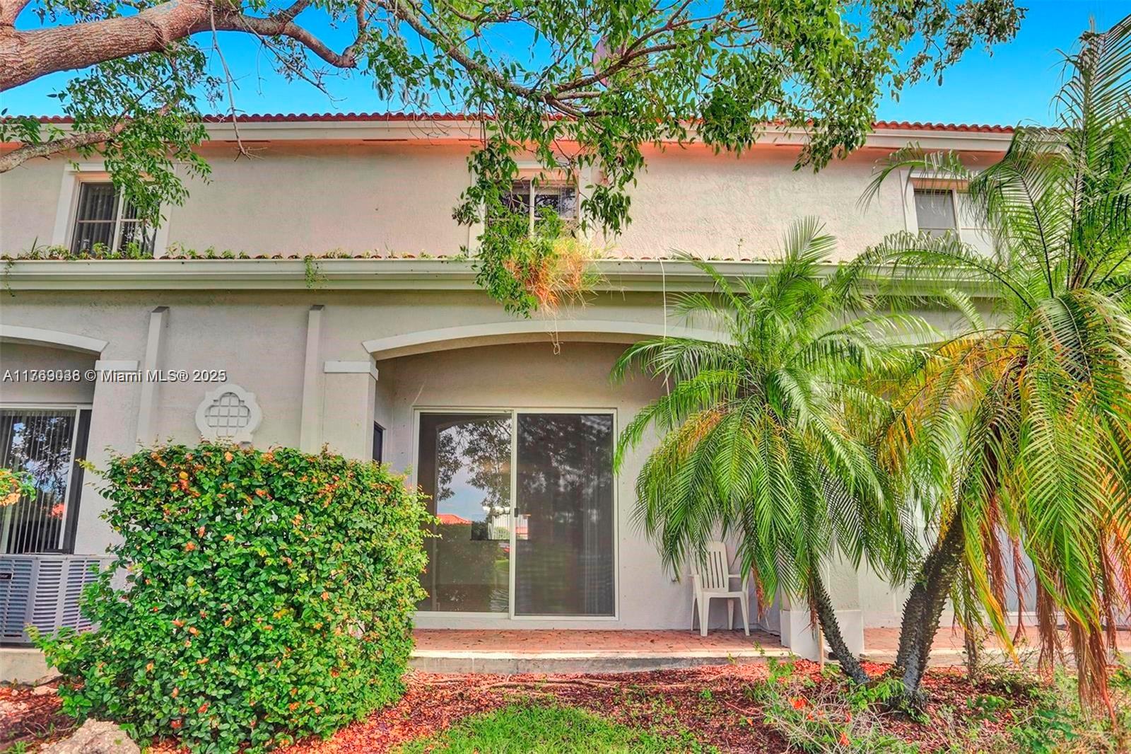 8239 SW 27th St # 102