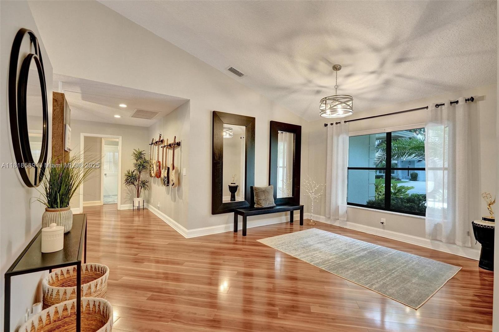 18366 Lake Bend Dr