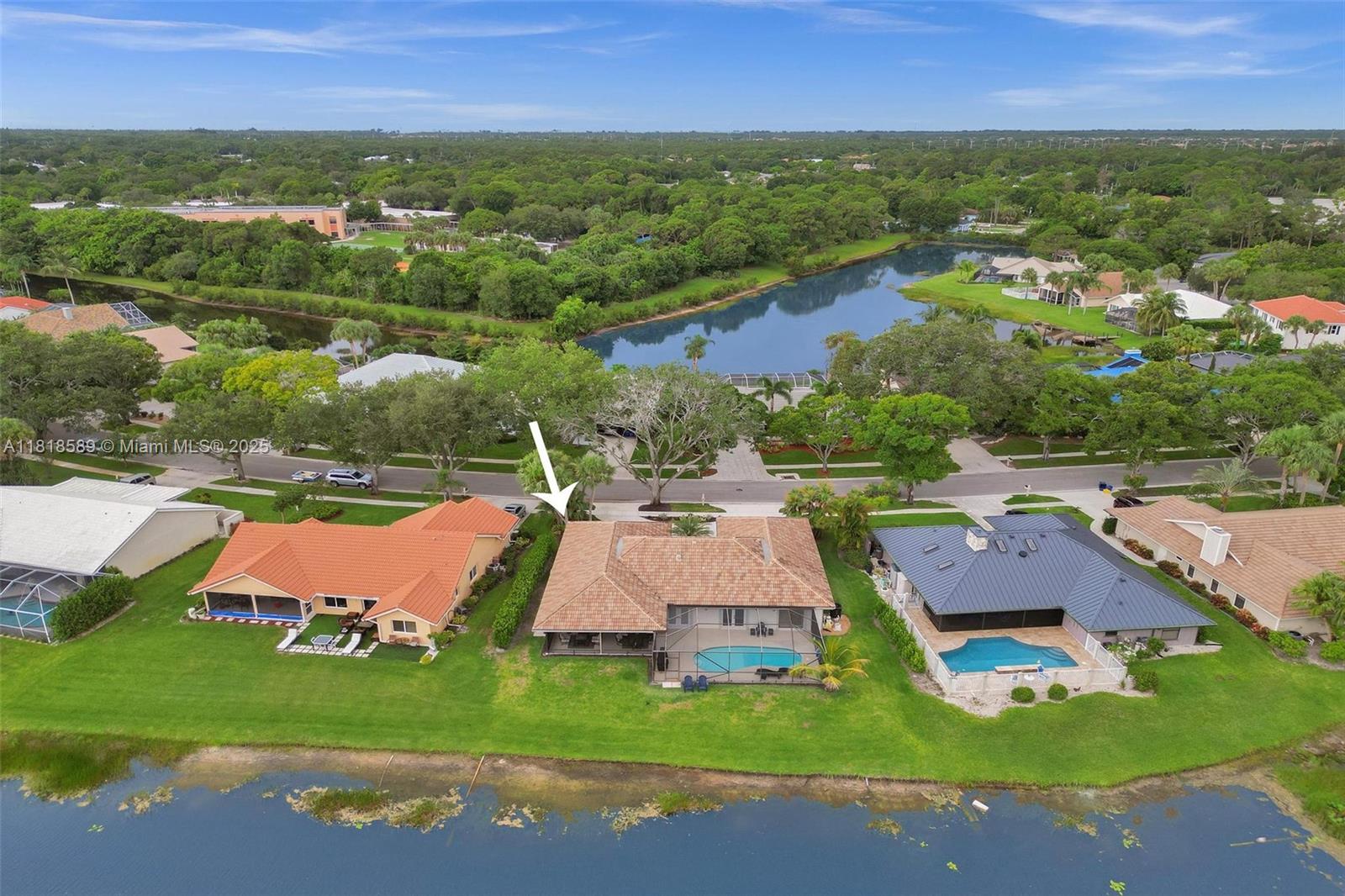 18366 Lake Bend Dr
