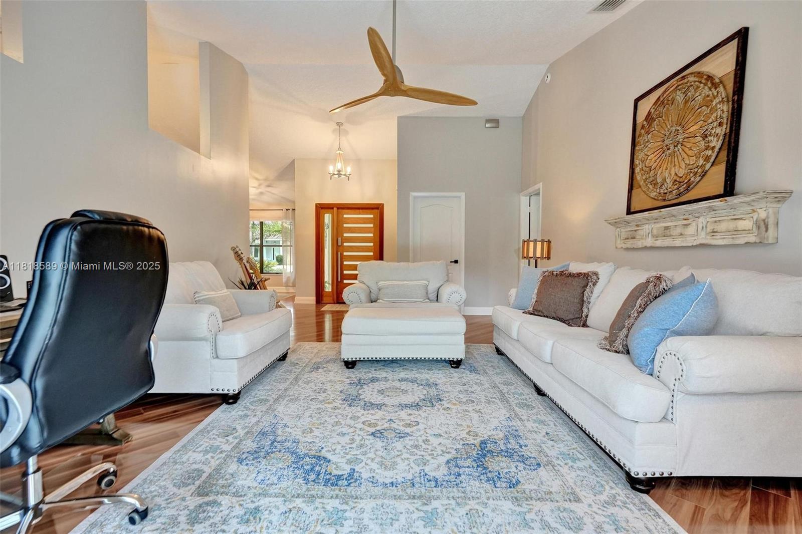 18366 Lake Bend Dr