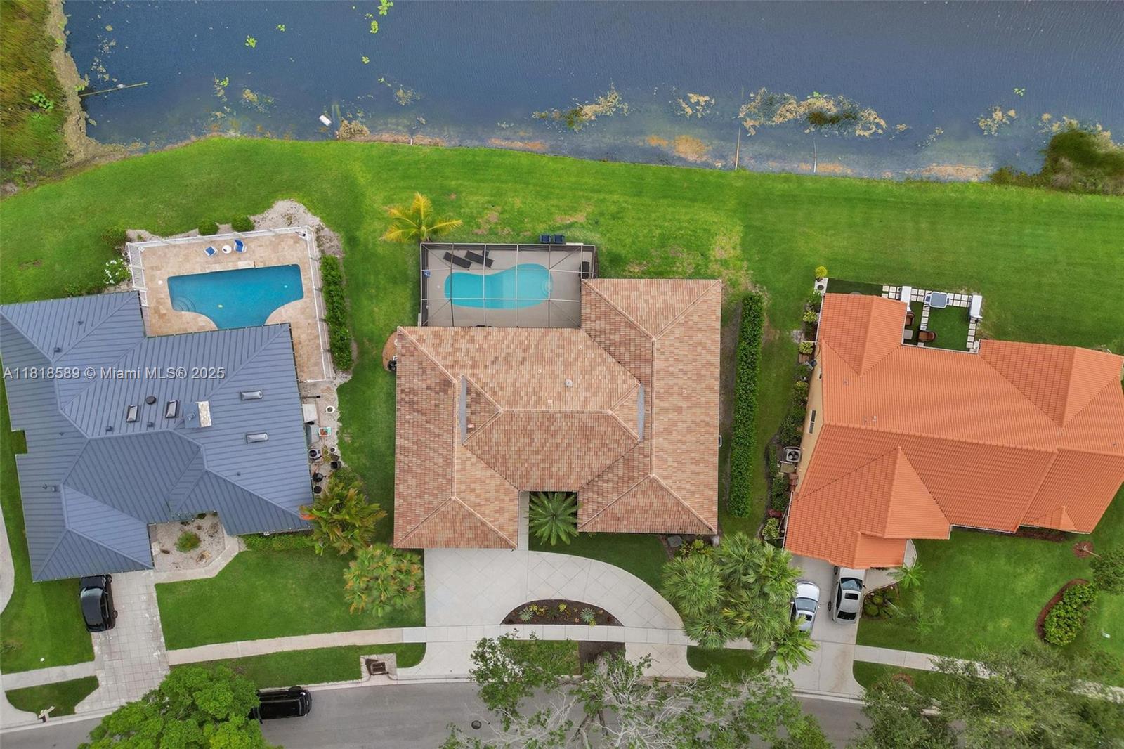 18366 Lake Bend Dr