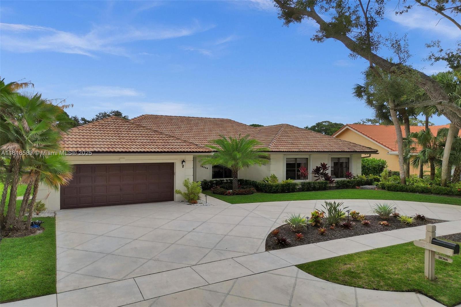 18366 Lake Bend Dr