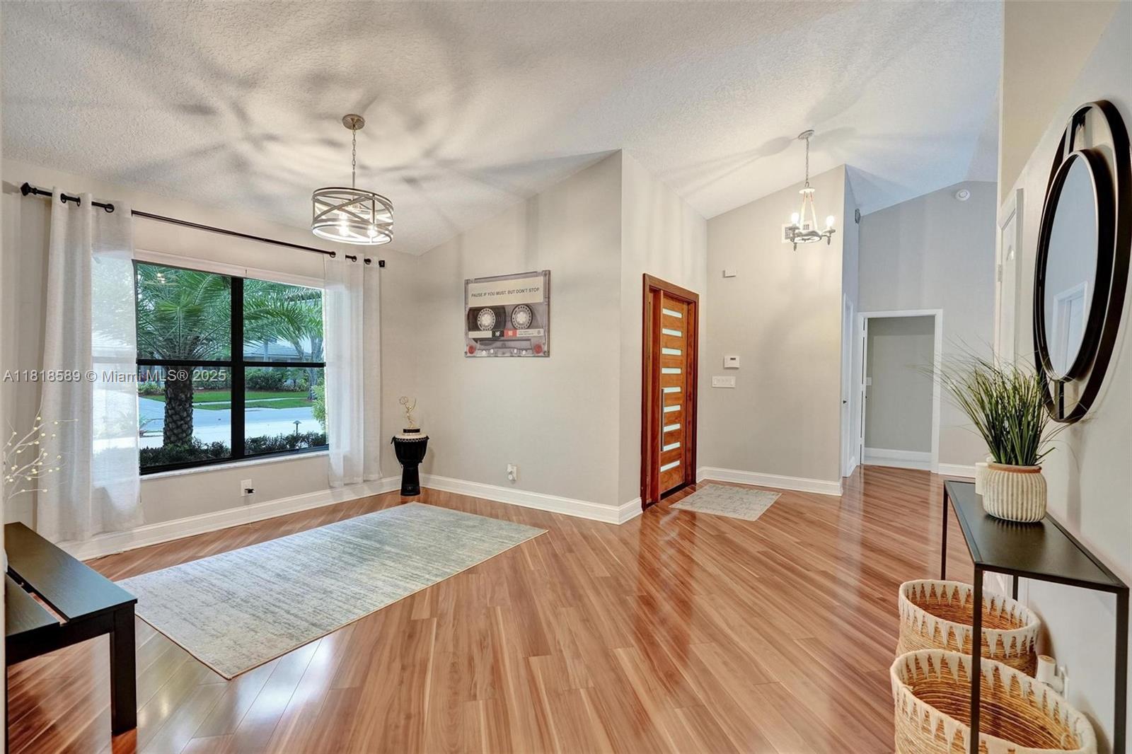 18366 Lake Bend Dr