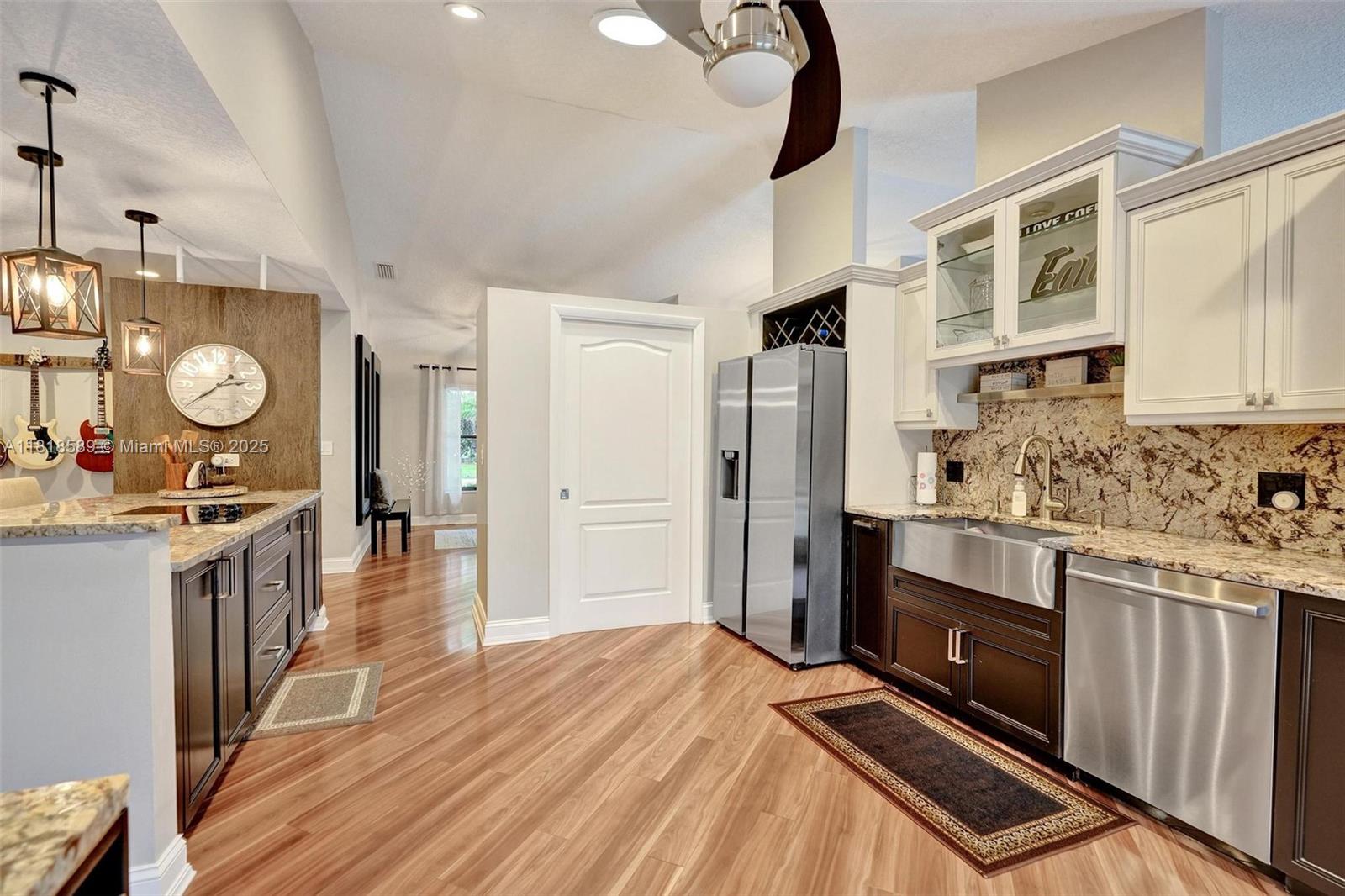 18366 Lake Bend Dr