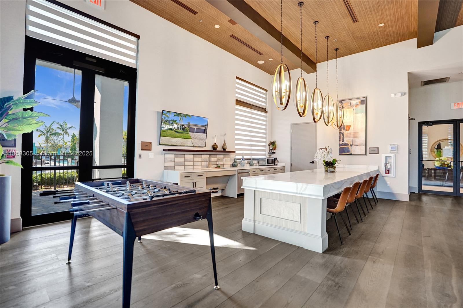 10590 Mira Vista Dr