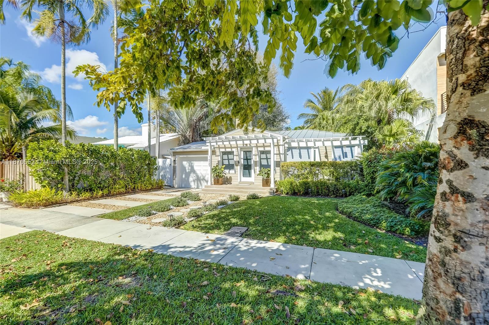1625 NE 4th Pl