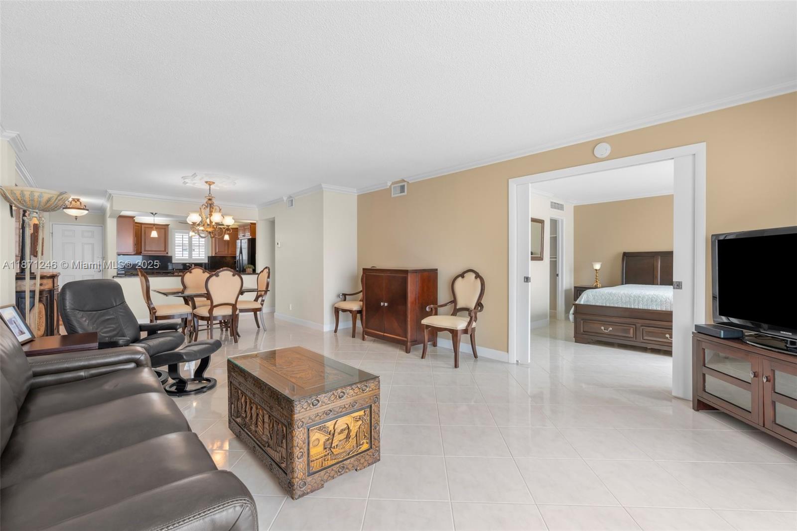 1051 Hillsboro Mile # 805E