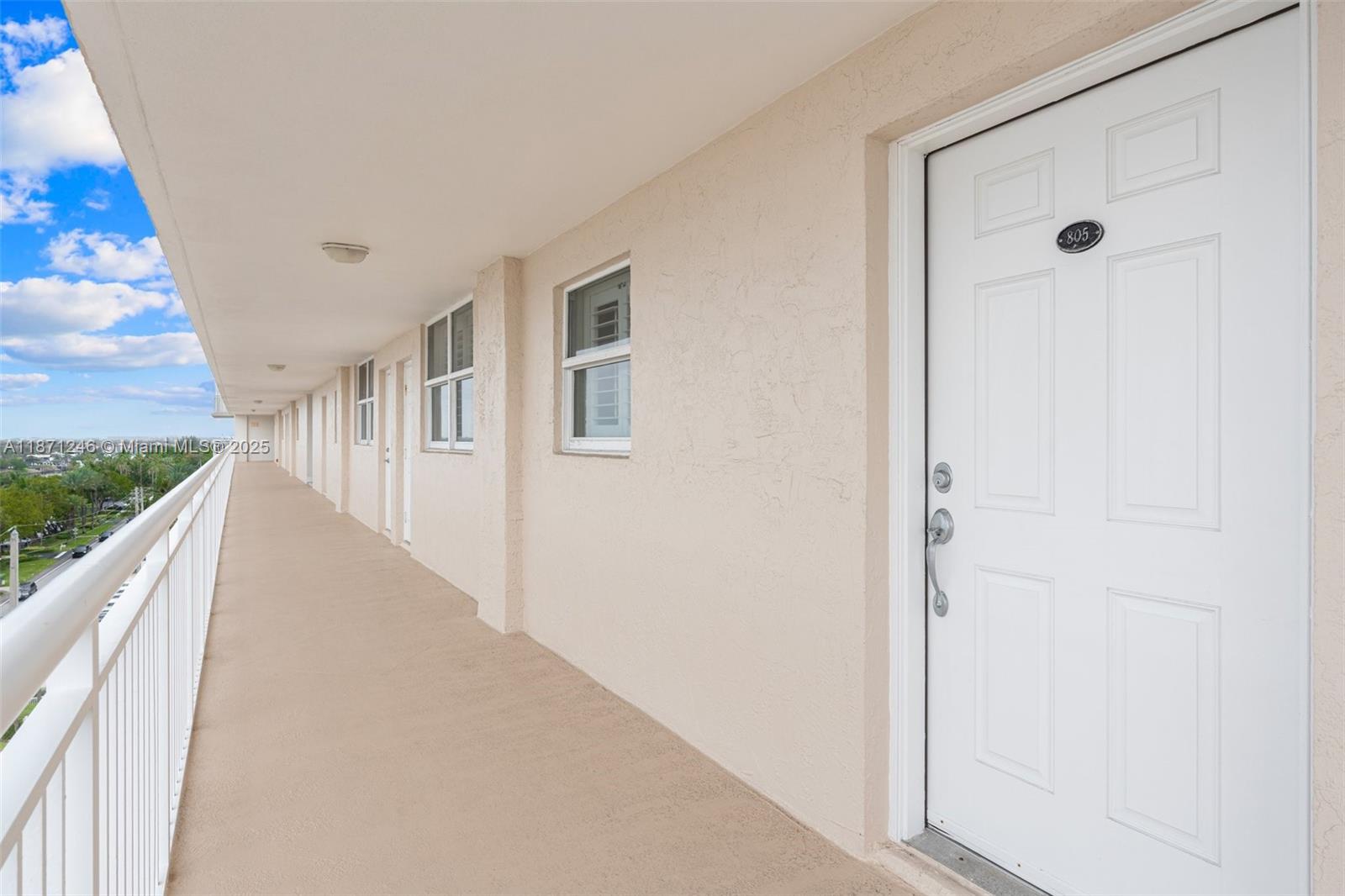 1051 Hillsboro Mile # 805E