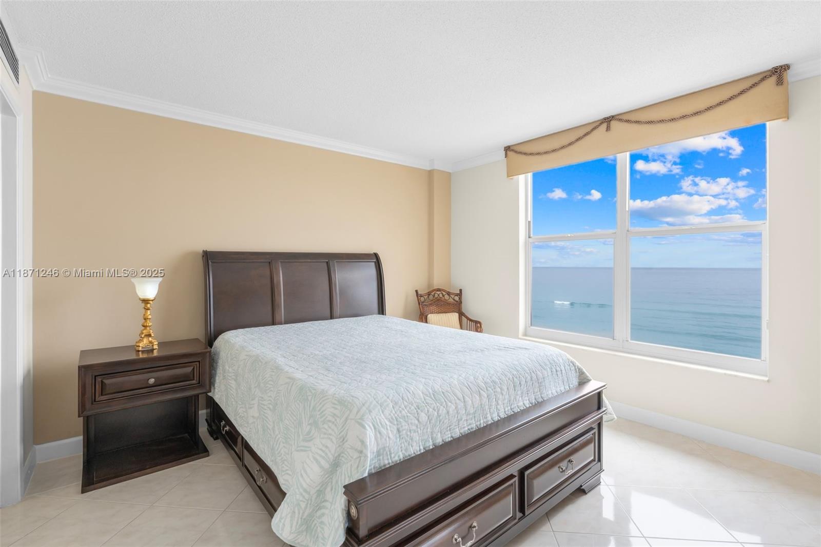 1051 Hillsboro Mile # 805E