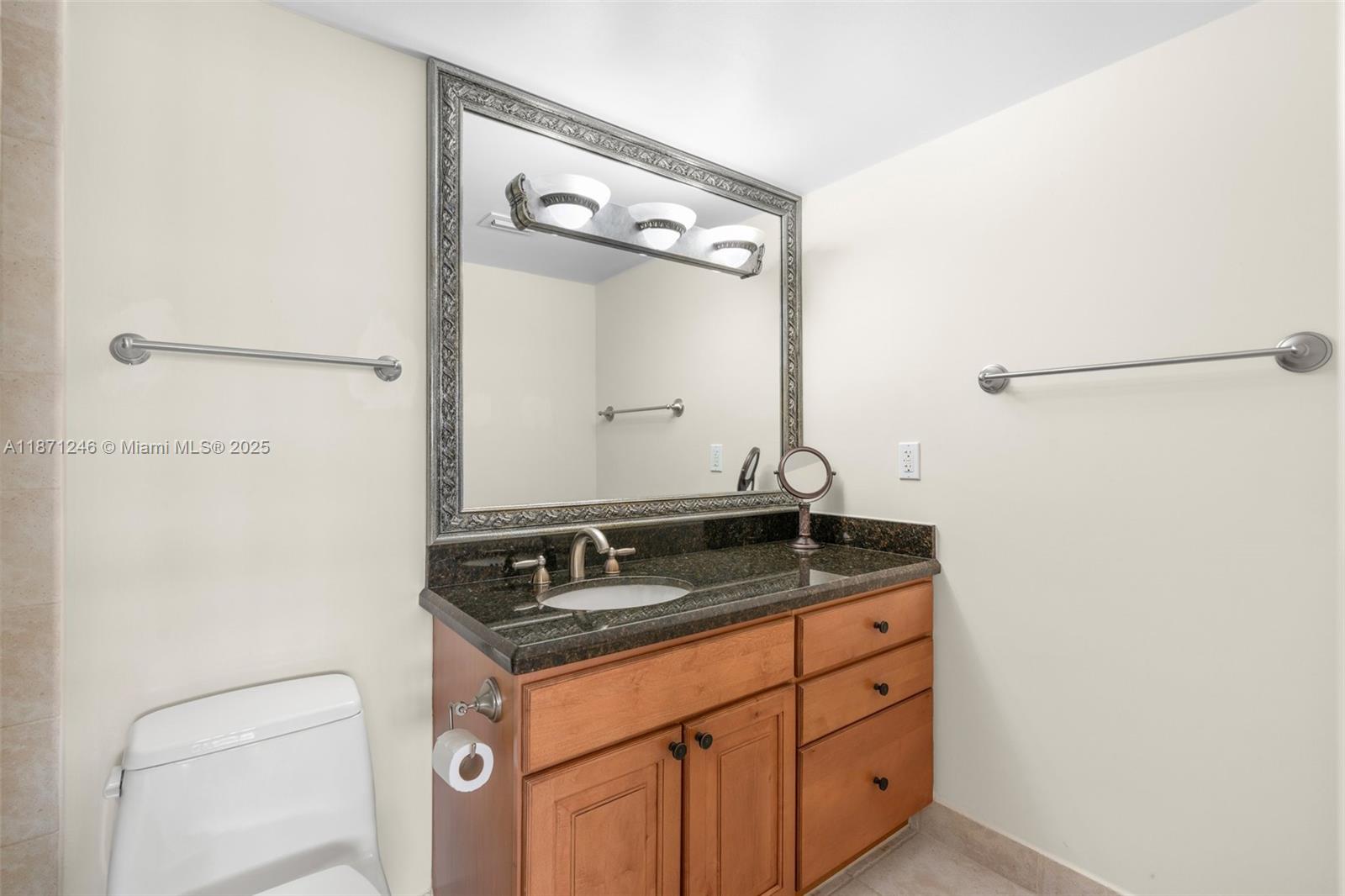 1051 Hillsboro Mile # 805E